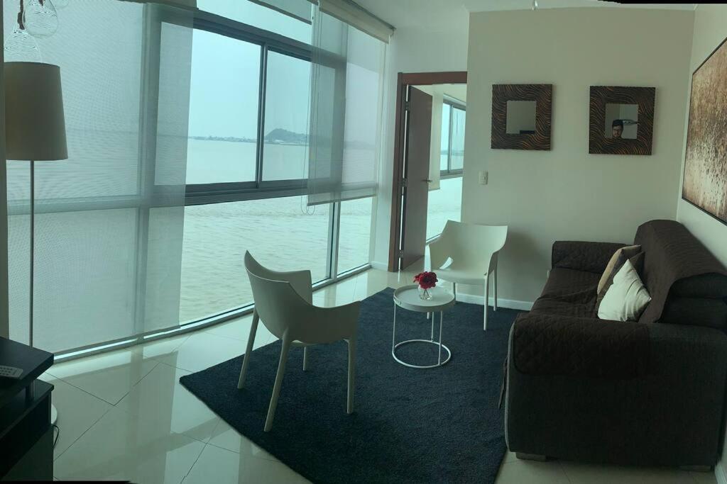 Apartamento Vista Al Rio Puerto Santana Riverfront 1 瓜亚基尔 外观 照片