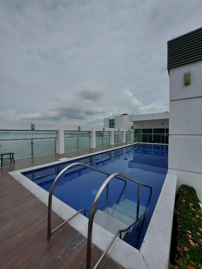 Apartamento Vista Al Rio Puerto Santana Riverfront 1 瓜亚基尔 外观 照片
