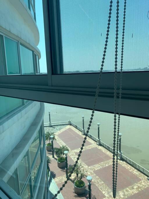 Apartamento Vista Al Rio Puerto Santana Riverfront 1 瓜亚基尔 外观 照片